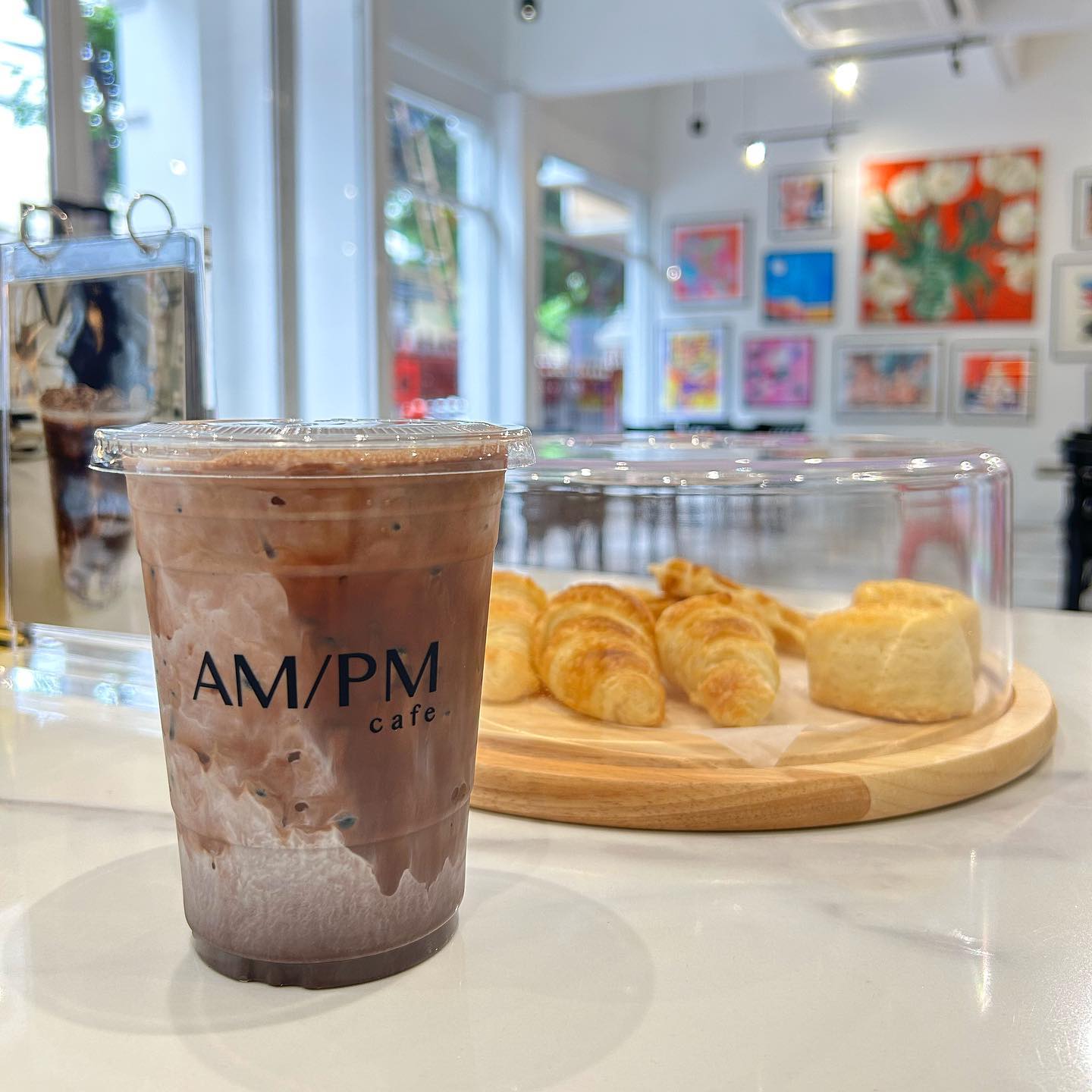 AmPm Ari Cafe drink and pastries