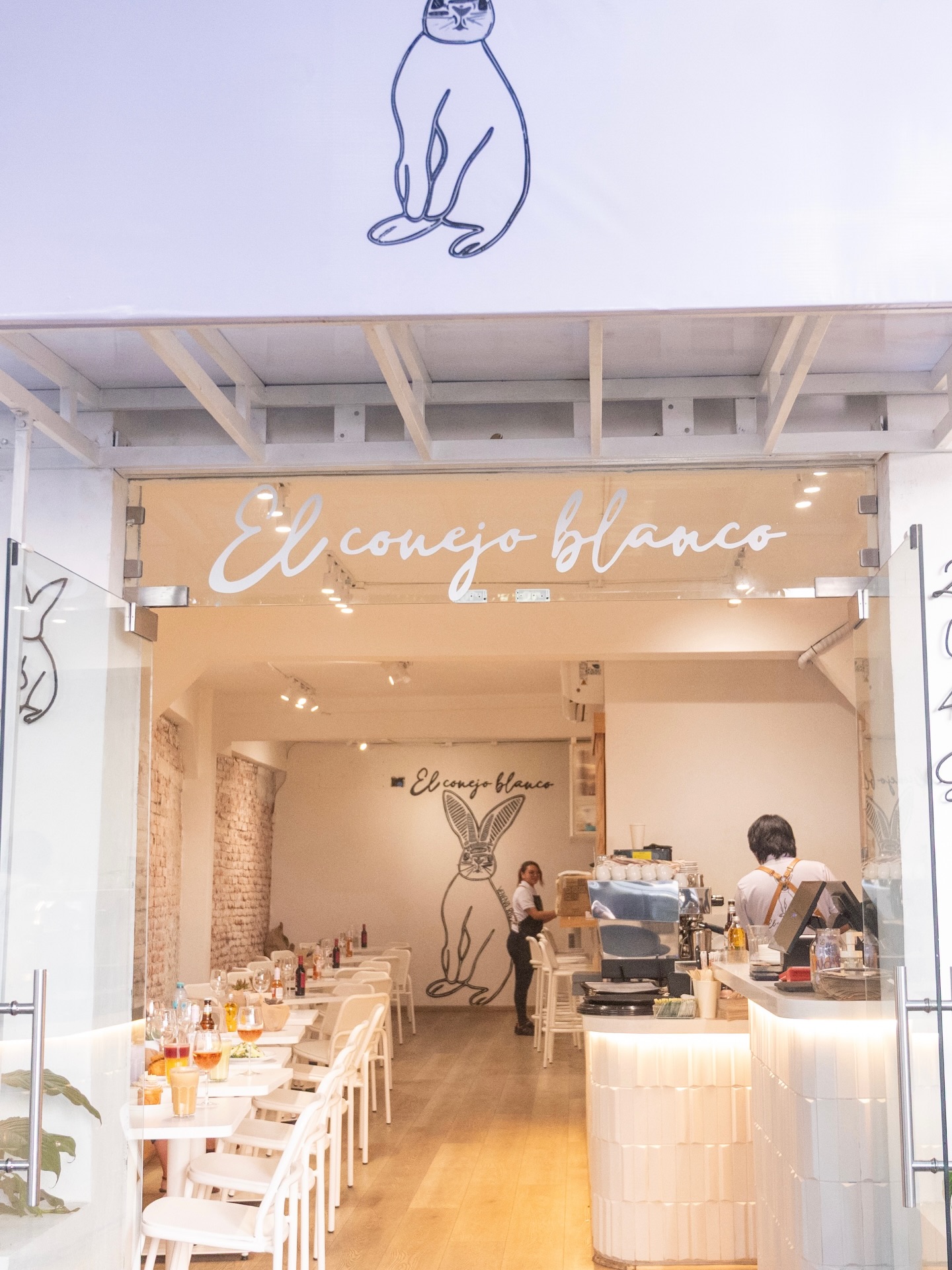 Conejo Blanco Café