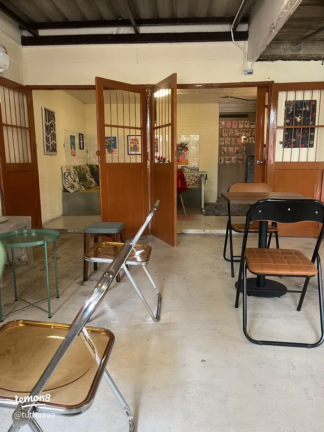 Old-house seating area at House no.19 cafe