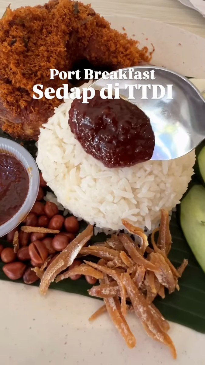 KOMO nasi ayam plate